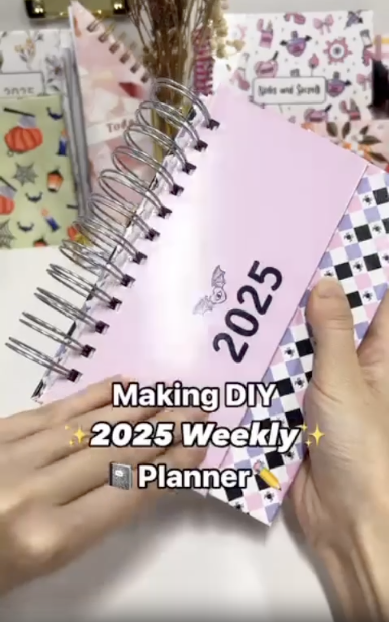 Finished DIY weekly planner with wire binding, magnetic flap closure and inner notepad